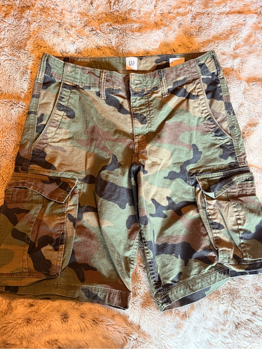 GAP Men's Camo Cargo Shorts - Olive & Brown